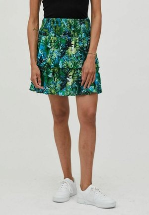 Jupe courte à plusieurs couches avec un motif de feuilles tropicales vertes et bleues. Fabriquée en tissu léger, avec une ceinture élastique et une coupe décontractée.