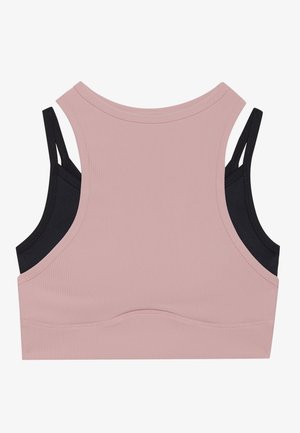 Sutiã desportivo rosa claro com textura canelada e alças pretas. Apresenta um decote arredondado e um costas sem costura para maior conforto.