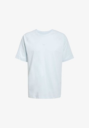 Lichtblauw katoenen T-shirt met korte mouwen, ronde hals en een klein wit geborduurd logo op de borst. Gladde textuur.