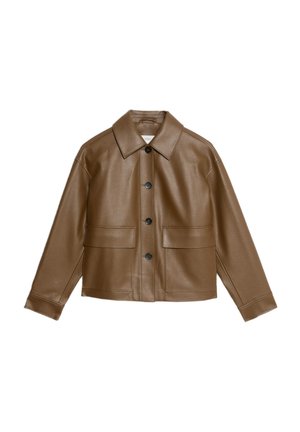 Giubbotto in pelle marrone con colletto, chiusura frontale con bottoni e due ampie tasche a patta sul davanti. Texture liscia con un design classico.