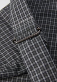 Thumbnail Image 4