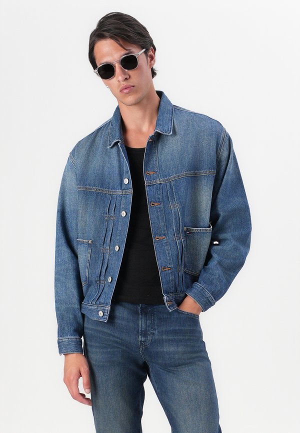 PLEATED TRUCKER JACKET - Denim jacket - denim medium4