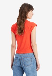 Levi's® ANYWEAR TANK - Navadna majica - poppy red