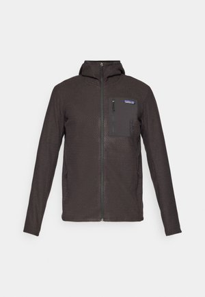 Jaqueta de fleece com capuz em castanho escuro para homem, com fecho zip na frente, bolso no peito com fecho e o logótipo da Patagonia no bolso.