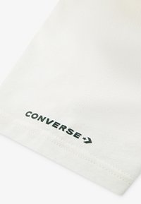 Converse DISSECTED CHUCK PATCH SS - Triko s potiskem - egret/sunny angle