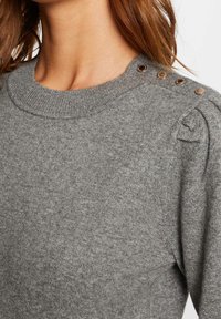 Morgan Stickad klänning - light grey