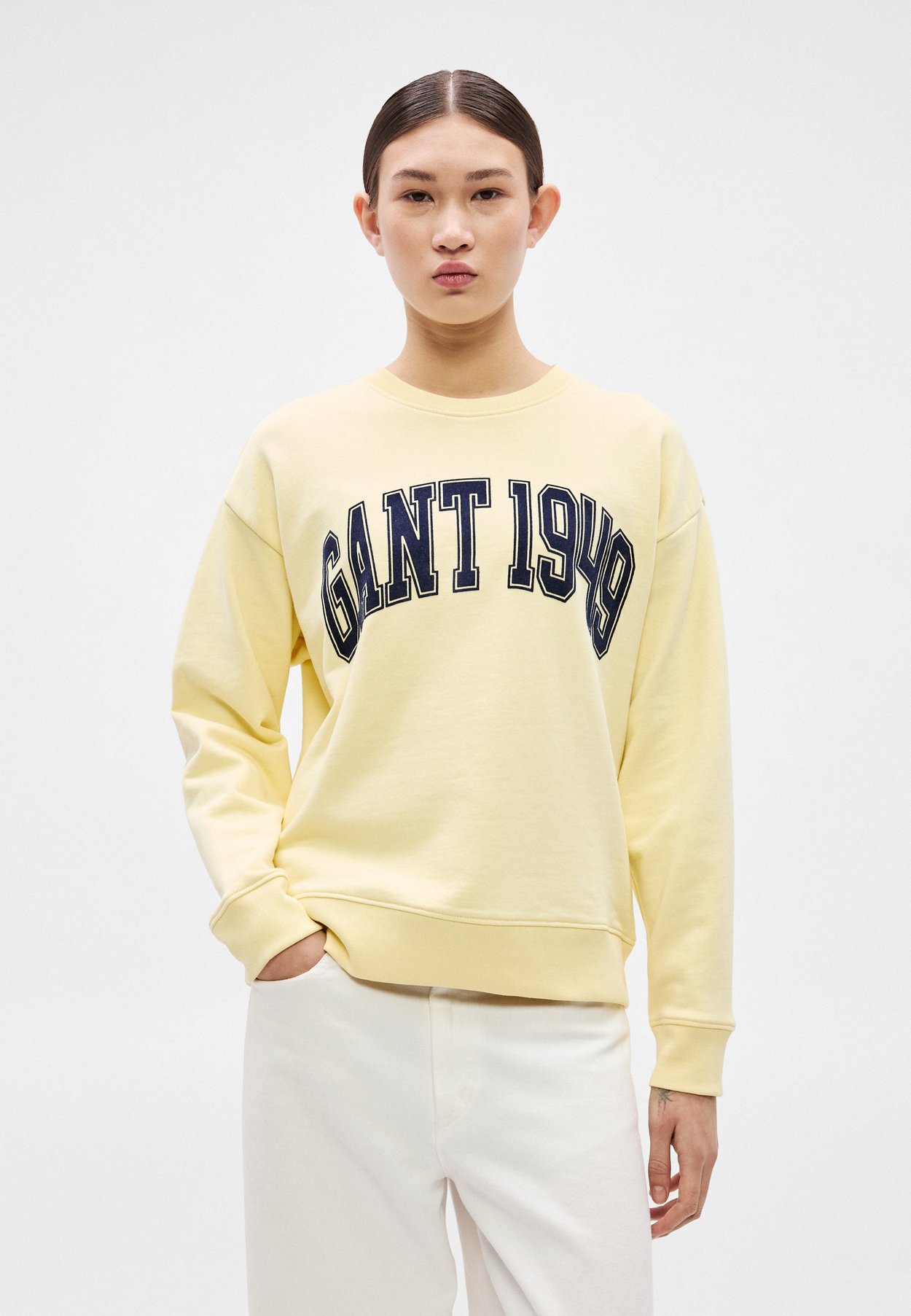 GRAPHIC C NECK