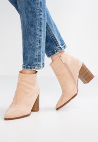 RAID Ankle Boot - nude