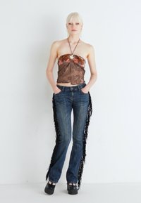 Jaded London DARK WASH FRINGE COOPER  - Bootcut piegriezuma džinsi - denim