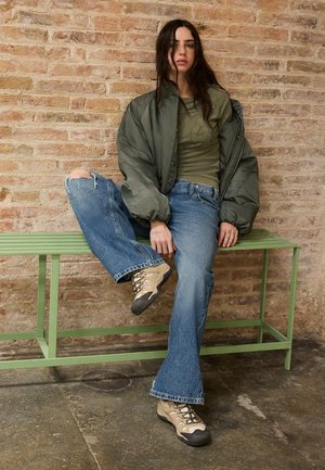 Stradivarius, OVERSIZE BOMBER JACKET - Bombera - khaki