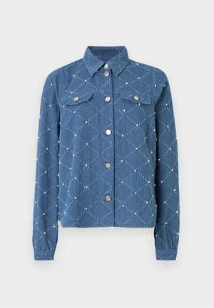 Denim kile, millel on teemantmuster, helesinine värv, metallist nupud, kaks rinnataskut ja tekstuurilised aktsendid väikestest valgetest helmestest.