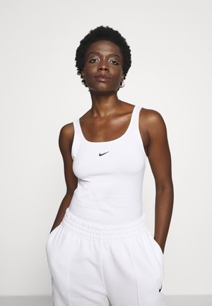 white nike tank top