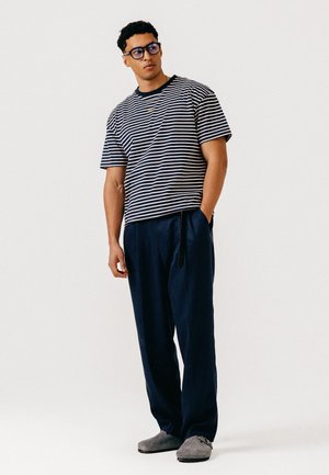 BLKVIS, STRIPED TEE - T-shirts med print - blueberry