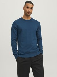 Jack & Jones - JJEBASIC CREW NECK - Striktrøje - sailor blue Miniaturebillede 1