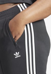 adidas Originals ADICOLOR SUPERSTAR PLUS SIZE - Træningsbukser - black