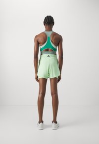 adidas Performance TENNIS MATCH - Korte sportsbukser - semi green spark/green spark