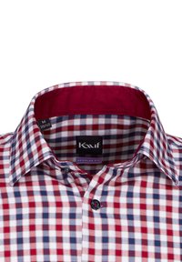 Camicia a maniche lunghe a scacchi rossi, blu e bianchi con colletto e yoke interni in bordeaux a contrasto. Vestibilità regolare, realizzata in tessuto tessuto.