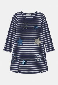 Marinblå och vit randig långärmad klänning med silver- och blå paljetter i stjärnform i olika storlekar. A-linjeformad silhuett.