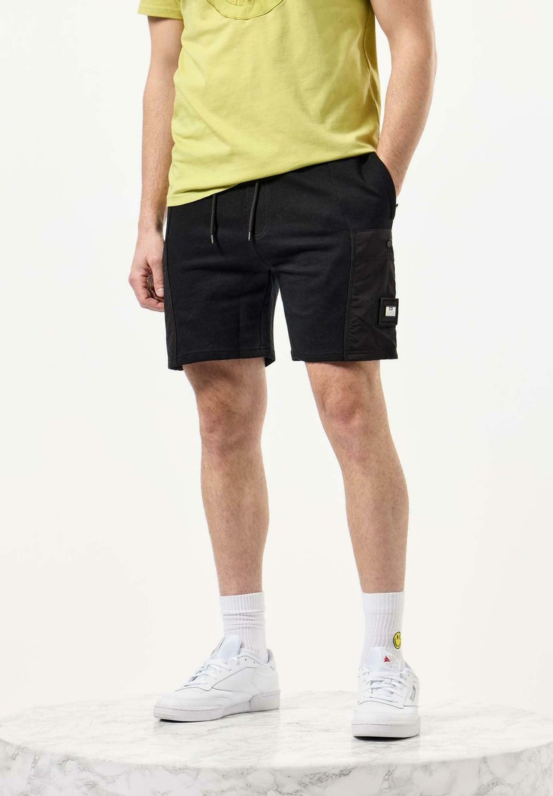 Weekend Offender CHIYODA PARACHUTE POCKET - Pantaloni sportivi - black
