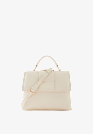Sac à main en cuir couleur crème avec poignée supérieure et bandoulière ajustable, fermeture à rabat structurée et détails subtils en métal doré.