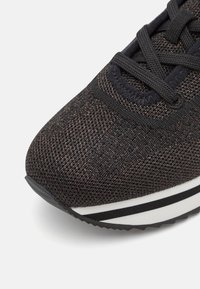 MICHAEL Michael Kors MONIQUE TRAINER - Joggesko - black/bronze