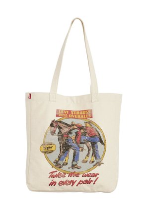 Bolsa de lona con dos hombres con monos de mezclilla tirando de un caballo desde lados opuestos, rodeados de cuerdas, etiquetada como "Overoles Levi Strauss".