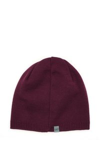 Maroon knit beanie hat with a ribbed texture, featuring a small gray tag with "CAPO" on the hem. Simple, streamlined design.