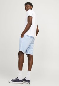 Jack & Jones JPSTBOWIE SOLID MID - Kratke hlače - cerulean