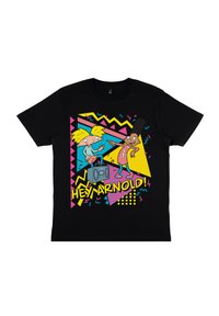 Sort bomulds T-shirt med et farverigt grafik af to tegneseriefigurer, retro-inspirerede former og teksten "HEY ARNOLD!" i fed gul.