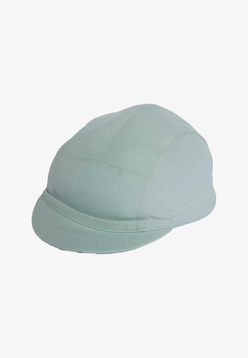 Casquette de cyclisme en tissu gris clair avec une visière courte et courbée ainsi que des panneaux latéraux en mesh pour la ventilation.
