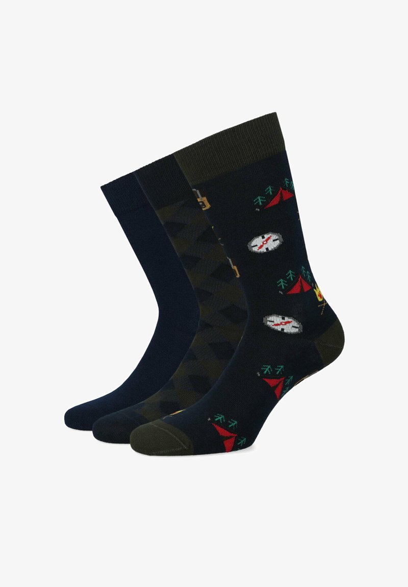 Trzy pary męskich skarpetek: granatowe gładkie, ciemnozielone z motywami obozowymi i w wzory w kolorze węgla z diamentami. Miękka dzianina, długość średnia do łydki.