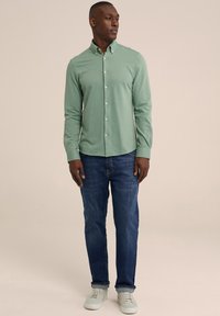 WE Fashion TALL FIT - Camisa - grün