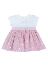 Abito rosa con maniche corte, corpetto in cotone bianco e gonna a strati in tulle con pois metallici. Chiusura con bottoni sul retro.