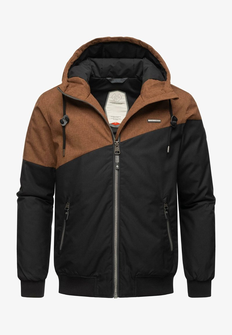 Chaqueta con capucha que tiene una sección superior marrón y una mitad inferior negra. Presenta un cierre frontal con cremallera, cordones ajustables y bolsillos laterales. Textura de tela suave.
