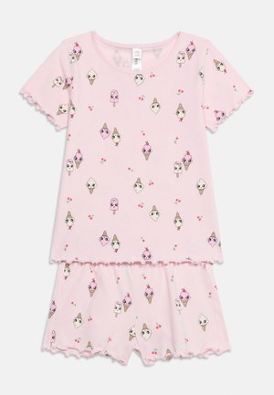 Lyserødt sæt med kortærmet top og shorts med tegneserie-isvafler, ispinde og små kirsebærtryk.