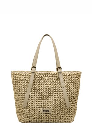 Bolso tote de paja tejido con asas de cuero beige. Presenta una textura natural y una etiqueta con el logo en el frente. Diseño espacioso.