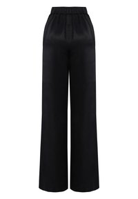 Zwarte wijde broek gemaakt van een lichte stof, met een elastische tailleband en een gladde textuur zonder zichtbare zakken of patronen.