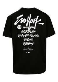 T-shirt en coton noir avec un grand texte blanc au dos, incluant "Zoo York", des emplacements de New-York, et "Five Points" accompagné d'un graphique de lézard.