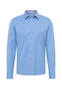 Camicia a maniche lunghe azzurro chiaro con colletto classico, bottoni frontali e dettaglio a fantasia all'interno del colletto. Tessuto dalla consistenza liscia.