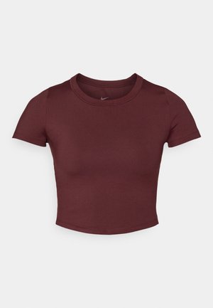 Maroon skraćeni majica napravljena od glatkog rastezljivog materijala. Ima kratke rukave i okrugli izrez, s suptilnim logom na prsima.