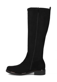 Czarne zamszowe buty do kolan o gładkiej fakturze, z bocznym zamkiem, okrągłym noskiem i skromnym obcasem, charakteryzujące się eleganckim, smukłym designem.