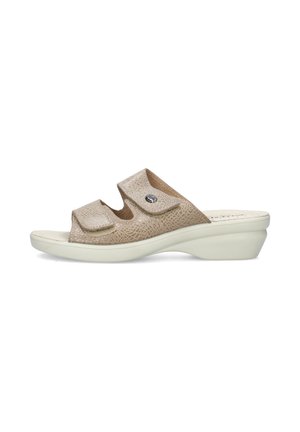 Sandalo beige aperto con due cinturini regolabili, tomaia testurizzata e suola a zeppa bassa per un comfort casual.