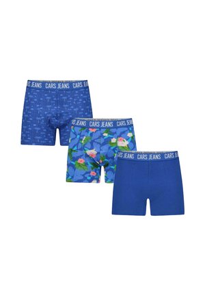 Drie paar boxershorts: één effen blauw, één blauw met tropische bloemenprint en één met een geometrisch blauw patroon. Allemaal met een merkband.