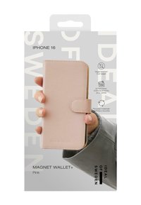 Rózsaszín vegán bőrből készült pénztárca tok iPhone 16-hoz, mágneses záródással, hat kártyatartóval és sima felülettel. A csomagolás tartalmazza a termék részleteit.