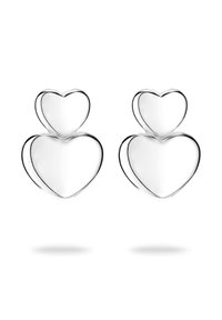 Silberfarbene Ohrringe mit zwei ineinander verschlungenen Herzformen. Glatte, polierte Oberfläche mit dezenten Reflexionen. Minimalistisches Design.