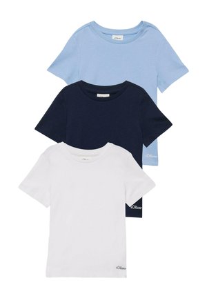 Drei kurzärmelige Rundhalsausschnitt-T-Shirts in Hellblau, Marineblau und Weiß, vertikal gestapelt mit s.Oliver-Logo am unteren Saum.