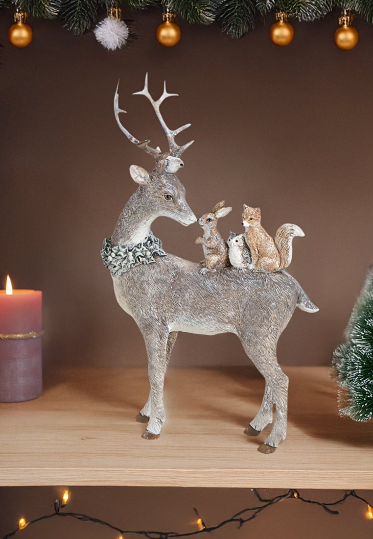 Dekorativer Rentierfigur aus strukturiertem grauen Harz, verziert mit einem dunklen Halsband und trägt drei kleine Tiere auf seinem Rücken.