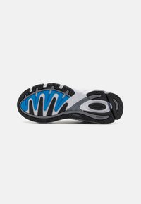 adidas Originals RESPONSE CL UNISEX - Športni copati - core black/bright blue/footwear white