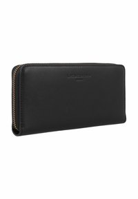 Portafoglio in pelle nera con una superficie liscia, chiusura con zip, logo del marchio impresso e forma rettangolare. Cuciture resistenti delineano i bordi.