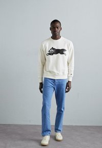 Filippa K CROPPED - Calças de ganga de corte afunilado - blue